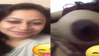 Image of MILF reveals cleavage during video call-Linkdebhai.club